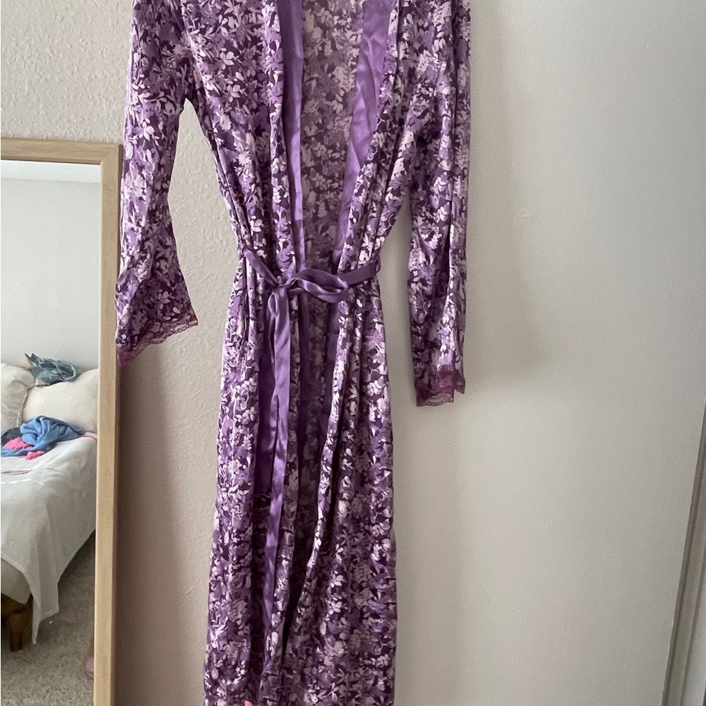 Elegant 100%  Silk Robe
